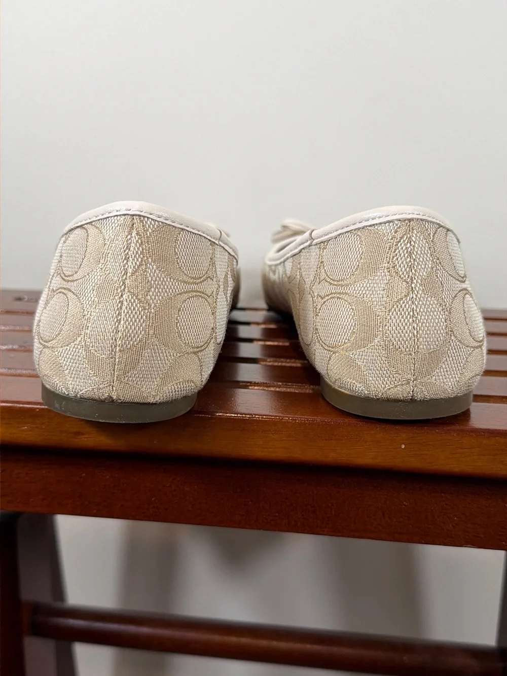 Coach Beige Ivory Signature Canvas Ballet Flats with Tassel Size 7.5B - Picture 3 of 7